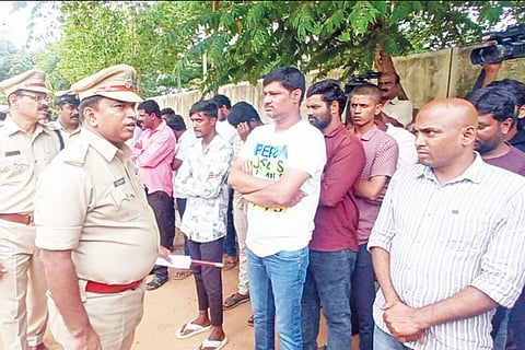rowdy sheeter's parade in kolar