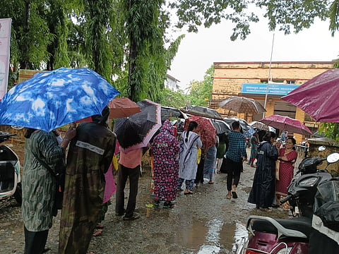 women's come to tahashildhar office