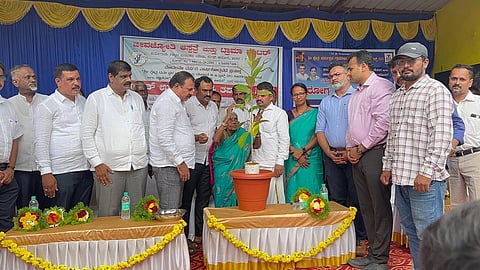 ಬೂವನಹಳ್ಳಿಯಲ್ಲಿ ಉಚಿತ ಆರೋಗ್ಯ ತಪಾಸಣಾ ಶಿಬಿರಕ್ಕೆ ವೃಕ್ಷಮಾತೆ ಸಾಲುಮರದ ತಿಮ್ಮಕ್ಕ ಚಾಲನೆ