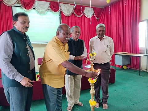 ಹಾಸನ ವಿಶ್ವವಿದ್ಯಾಲಯ ಚೆನ್ನಾಗಿ ಬೆಳೆಯಲ್ಲಿ : ಪ್ರೊ. ಎನ್.ಎಂ. ತಳವಾರ್