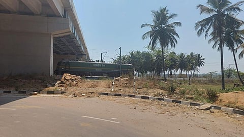 17-08-rama-service Road end at Channapatna1