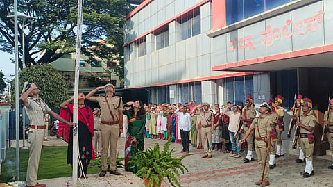 ಬುಡಕಟ್ಟು ಸಮುದಾಯದ ಯುವತಿಯಿಂದ ಧ್ವಜಾರೋಹಣ: ವ್ಯಾಪಕ ಮೆಚ್ಚುಗೆ