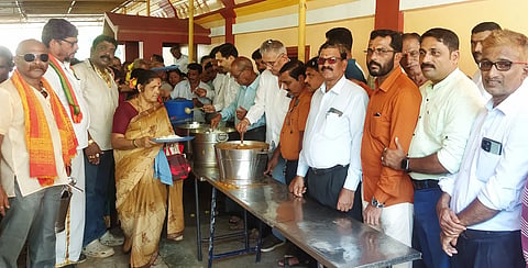 26ANKOLA1 ANNA SANTARPANE