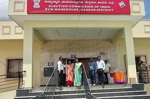 ವಿದ್ಯುನ್ಮಾನ ಮತಯಂತ್ರಗಳ ಪ್ರಥಮ ಹಂತದ ಪರಿಶೀಲನೆ