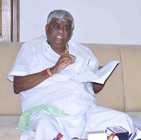 ರೈತರ ಬೆಳೆಗಳಿಗೆ ವಾರಕ್ಕೊಮ್ಮೆ ನಾಲೆಗಳ ಮೂಲಕ ನೀರು ಬಿಡಲು ರೇವಣ್ಣ ಆಗ್ರಹ