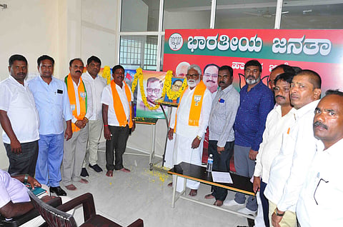 ನಮ್ಮ ಹಣವನ್ನು ಗ್ಯಾರಂಟಿ ಯೋಜನೆಗಳಿಗೆ ಏಕೆ ಬಳಸಬೇಕು: ಮಾಜಿ ಶಾಸಕ ಎನ್. ಮಹೇಶ್ ಪ್ರಶ್ನೆ