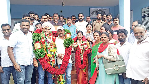 ಗೌಡಳ್ಳಿ ಗ್ರಾಮ ಪಂಚಾಯಿತಿ ಅಧ್ಯಕ್ಷರಾಗಿ ನವೀನ್‌ಕುಮಾರ್ ಉಪಾಧ್ಯಕ್ಷರಾಗಿ ವಿಶಾಲಾಕ್ಷಿ ಅವಿರೋಧ ಆಯ್ಕೆಯಾದರು. ಮಲ್ಲಿಕಾ, ಸುಮಾ, ಗಣೇಶ್, ನಾಗರಾಜ್, ಪ್ರಮುಖರಾದ ಸುನಿಲ್, ಗಿರೀಶ್ ಮಲ್ಲಪ್ಪ ಇದ್ದರು.