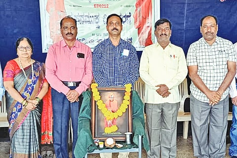 ಹುನಗುಂದ ಸರ್ಕಾರಿ ಪಪೂ ಕಾಲೇಜಿನಲ್ಲಿ ವ್ಯಸನಮುಕ್ತ ದಿನಾಚರಣೆ ನಡೆಯಿತು. ಪ್ರಾಚಾರ್ಯ ಎ.ಎಚ್. ಮೋಮಿನ್ ಸಿದ್ದಲಿಂಗಪ್ಪ ಬೀಳಗಿ, ಶರಣಪ್ಪ ಹೂಲಗೇರಿ ಇದ್ದರು.