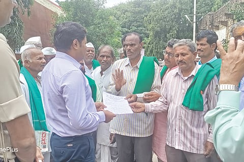 Demand for grant release to UKP