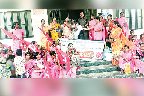 ದುಡಿಮೆ ಅವಧಿ ಹೆಚ್ಚಳಕ್ಕೆ ಖಂಡನೆ