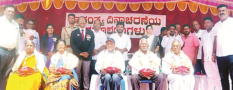 HUN-AUG-15-5(HONOUR TO AGED PEOPLE)