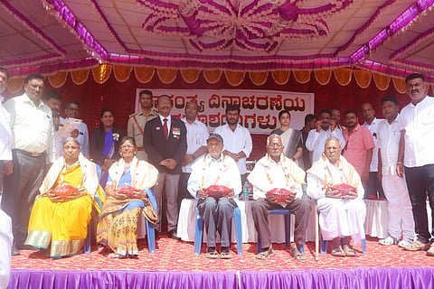 HUN-AUG-15-5(HONOUR TO AGED PEOPLE)