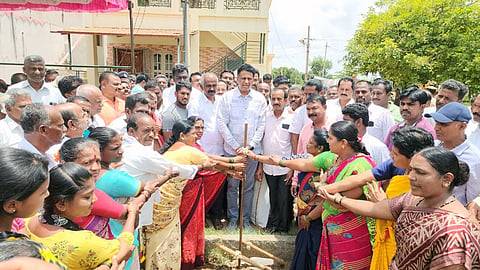 Janara Aashottarakke Sarkara Spandiside