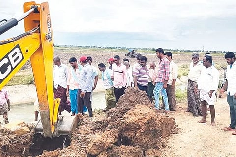 Kampli JCB