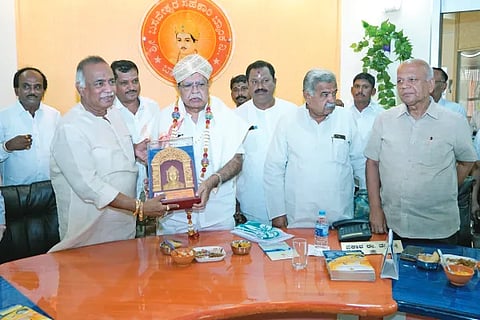 Prakash Tapashetti honored Minister Rajanna
