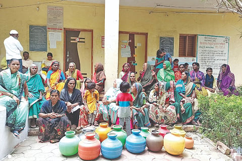 Protest by locking the panchayat