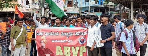 RMGm-Ph-001-ABVP -News-Bus Samsye-Prathibatane-KSRTC Bus Stand -Ramanagara-3-8-2023