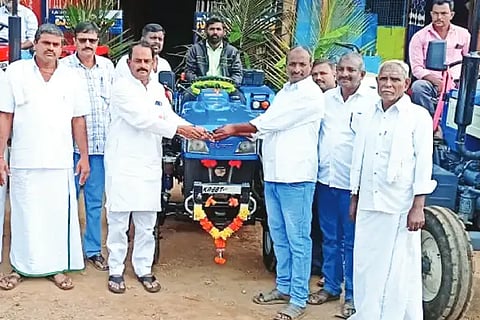 Tractor Distribute in Rattihalli
