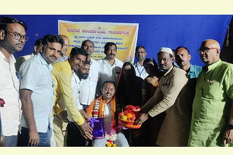 give importance to the cleanliness of the town