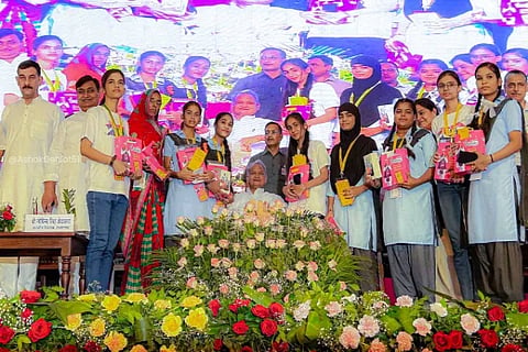 indira gandhi smart phone scheme