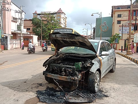 mng--10 Aug car Fire