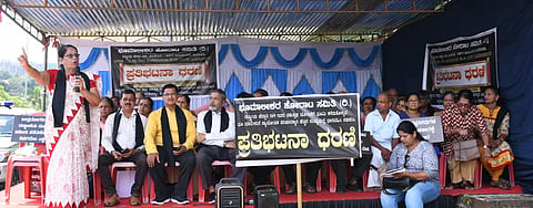 mng-aug22-highway protest1 (1)