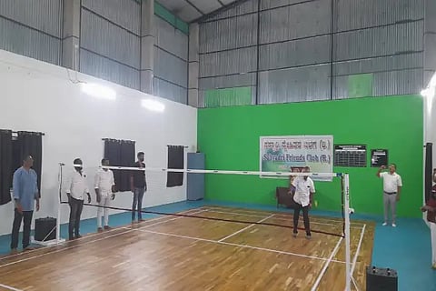 shuttle court
