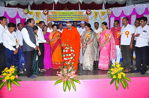 ಶಿಕ್ಷಕರು ಜ್ಞಾನದ ಬೆಳಕು ನೀಡುವವರು: ಶಂಭುಶ್ರೀ