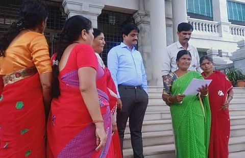 Bisiyuta Fedration workers protest Dc office Ramanagara