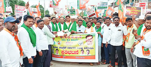 8 GJD 1- bjp protest