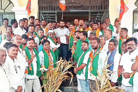 8-SGN-2 BJP STRIKE MANAVI