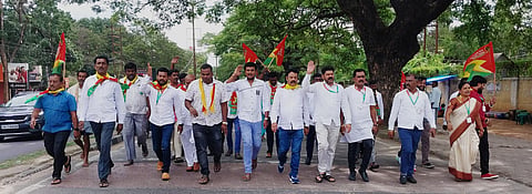 Protest by Jaya Karnataka Janpara Forum and Kannada Sena activists mandya