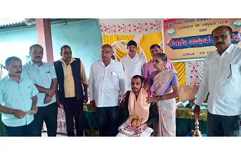 rank student felicitated