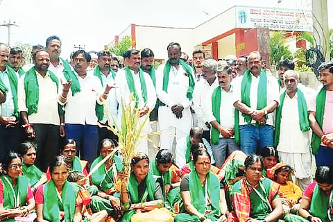 Farmers' protest in front of HESCOM office