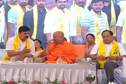 Former Minister Araga Gyanendra consulted with Sri Prasannanath Swamiji.