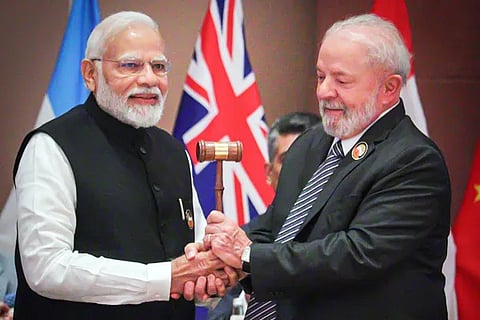 G 20 Baton