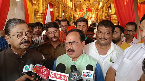 Goa-minister-subhas-Faldesayi-taking-with-media.