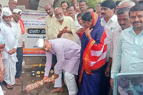 infrastructure, RAJUGOWDA PATIL, HUVINAHIPPARAGI, CC ROAD BHUMIPUJE, DEVARHIPPARAGI,