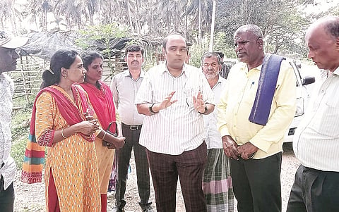 HUN-SEP-13-2(EO VISIT TO K M VADI)