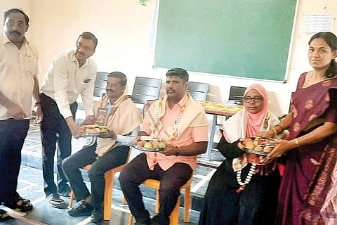 Harapanahalli Teacher Honor