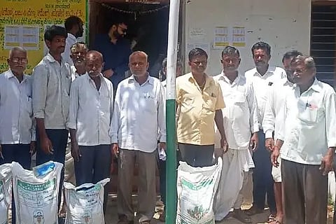 Sowing Seed, Nalatwada, Farmer Contact Centre, Hingaru,