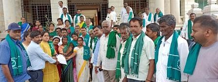 Rmgm-Ph-0001-Raitha Sanga Prathibatane Dc Office Ramanagara Manavi- -5-9-2023