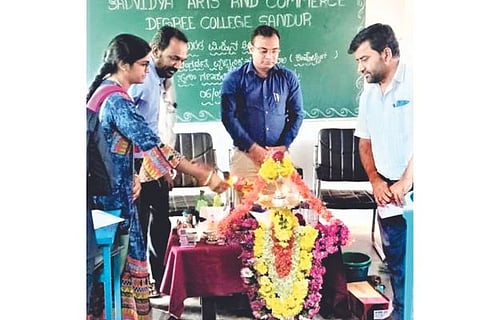 Sandur colleage