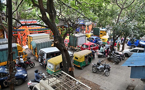 Traffic_Bottle_Neck_@_Binny_Mill_Link_Road (1)