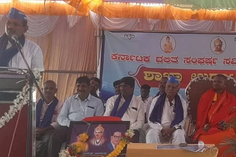 ಕುಕನೂರು ತಾಲೂಕಿನ ಬನ್ನಿಕೊಪ್ಪ ಗ್ರಾಮದಲ್ಲಿ ಬುದ್ಧ, ಬಸವ, ಅಂಬೇಡ್ಕರ್ ಮಾನವ ಬಂಧುತ್ವ ವೇದಿಕೆಯ ಸಂಯೋಜನೆಯಲ್ಲಿ ದಲಿತ ಸಂಘರ್ಷ ಸಮಿತಿಯ ಗ್ರಾಮ ಘಟಕವನ್ನು ವೇದಿಕೆ ರಾಜ್ಯ ಸಂಚಾಲಕ ಎ.ಬಿ ರಾಮಚಂದ್ರಪ್ಪ ಉದ್ಘಾಟಿಸಿ ಮಾತನಾಡಿದರು. ಶ್ರೀಮಹಾದೇವ ಸ್ವಾಮೀಜಿ, ಇಟಗಿಯ ಶಿವಶರಣ ಶ್ರೀಗದಿಗೆಪ್ಪಪ್ಪಜ್ಜ ಇದ್ದರು.