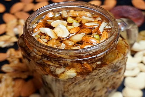 dry fruits and honey