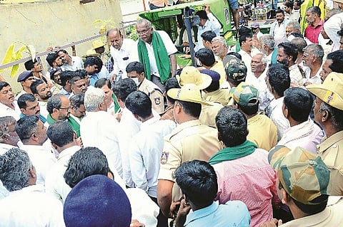 dvg-farmers-protest.jpg