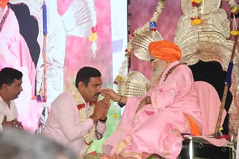 kedara sree blessing to mla vijayendra
