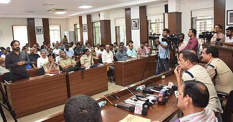 mng-sep27-comissioner office meeting