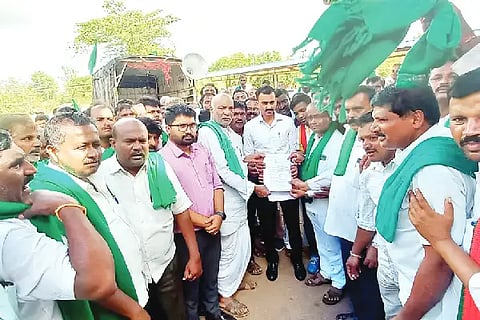 protest by farmers, pro-Kannada organizations